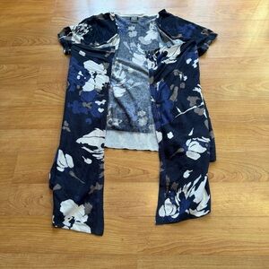 Ann Taylor Women’s Navy Short Sleeve Floral Pattern Cardigan – Size Large